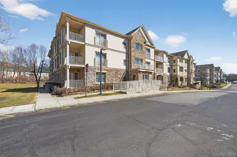 28 N De Baun Ave #304, Ramapo, NY 10901