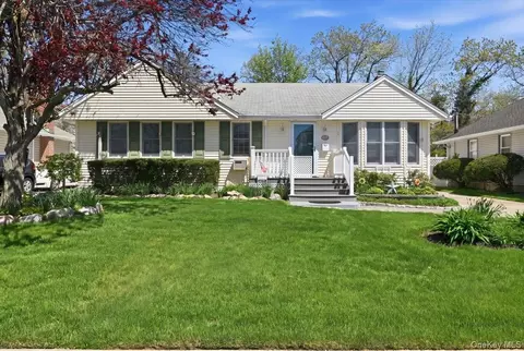 2937 Morgan Dr, Wantagh, NY 11793