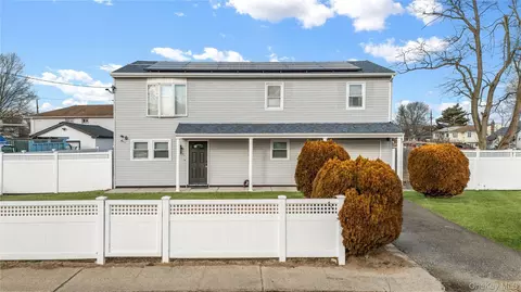 55 Schleigel Blvd, Farmingdale, NY 11735