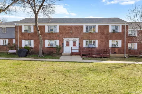 226-10 Manor Rd #UPPER, New York, NY 11427