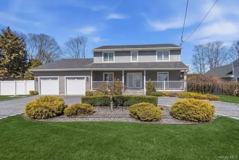 949 Union St, Bohemia, NY 11716