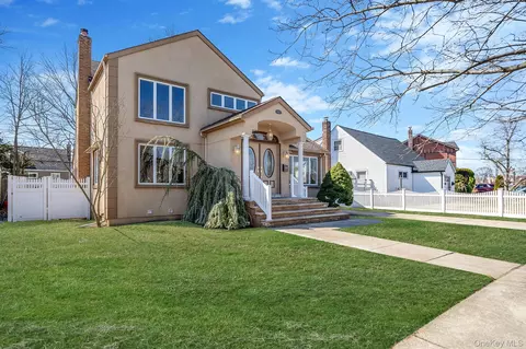 1027 Windermere Rd, Franklin Square, NY 11010