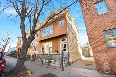 31-73 41st St, New York, NY 11103