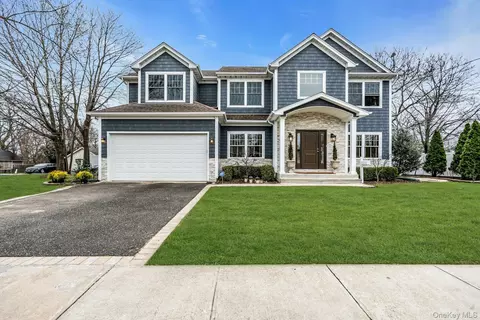 10 Beverly Rd, Farmingdale, NY 11735