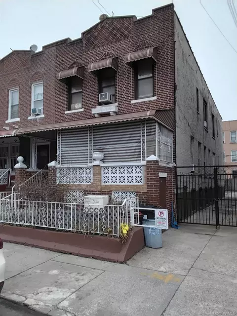 699 Bradford St, Brooklyn, NY 11207