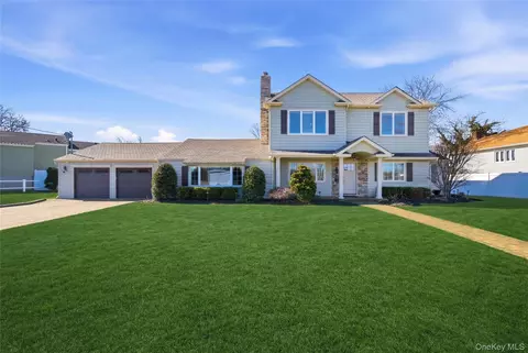102 Peconic Dr S, Massapequa, NY 11758