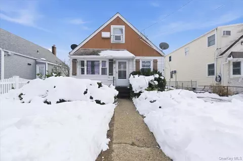 21 Oak Ave, Inwood, NY 11096