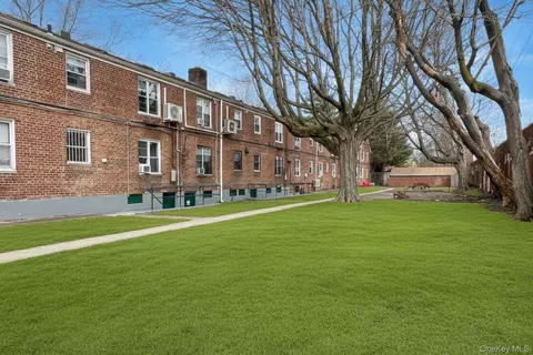 Exterior - 193-02 39 Ave #1, Flushing, NY 11358 photo 1 of 2
