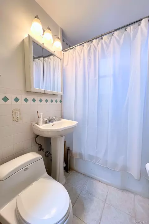 Bath - 193-02 39 Ave #1, Flushing, NY 11358 photo 1 of 1