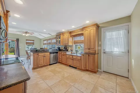 Kitchen - 47 Thorburn Ave, Patchogue, NY 11772 photo 1 of 2