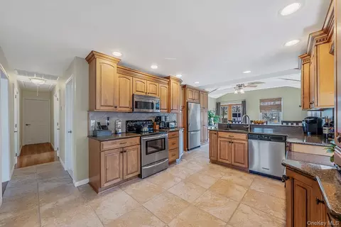 Entry Way - 47 Thorburn Ave, Patchogue, NY 11772 photo 1 of 1