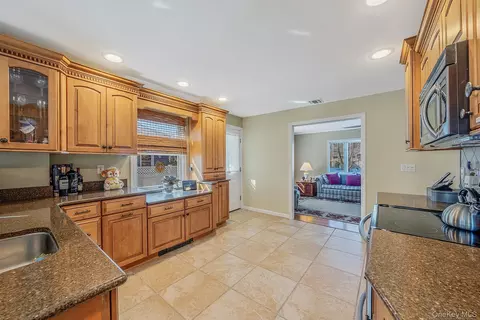 Kitchen - 47 Thorburn Ave, Patchogue, NY 11772 photo 2 of 2