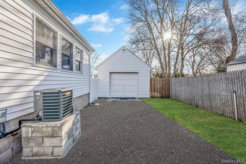 Exterior - 47 Thorburn Ave, Patchogue, NY 11772 photo 4 of 6