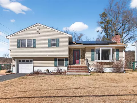 7 Greenway E, Ramapo, NY 10974