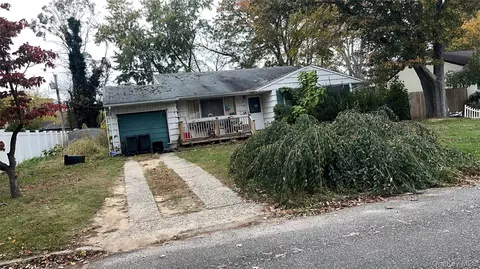 47 Hunter Ln, Centereach, NY 11720