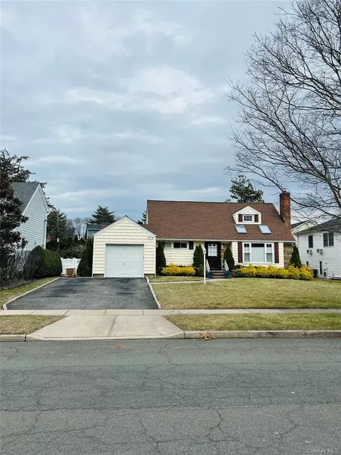 173 Wetherill Rd, Garden City, NY 11530