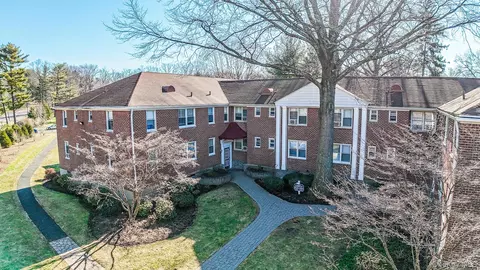 185 Bryant Ave #1C, White Plains, NY 10605