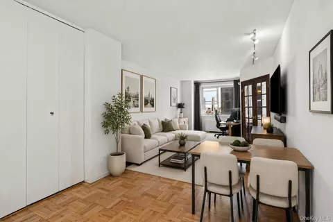 300 E 40 St #12E, New York, NY 10016