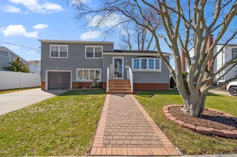 572 S Bayview Ave, Freeport, NY 11520
