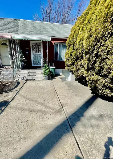 13022 Springfield Blvd, New York, NY 11413