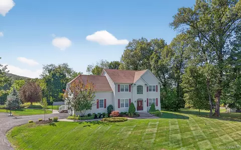 30 Somerset Ln, Warwick, NY 10990