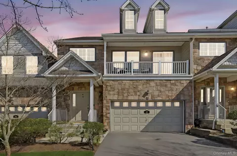 18 Clearwater Ct, Beacon, NY 12508