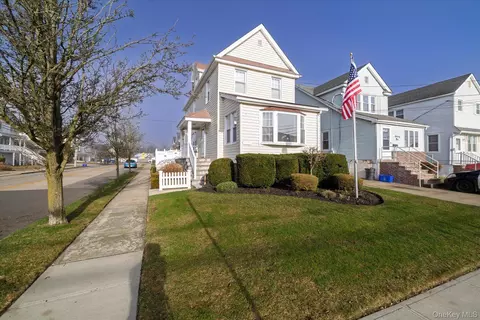 77 Lawson Ave, East Rockaway, NY 11518