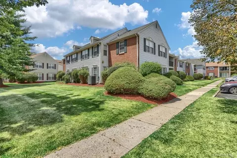 1 Brook Dr #21, Washingtonville, NY 10992
