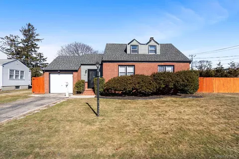 41 Liberty Ave, North Babylon, NY 11703