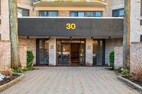 30 Greenridge Ave #4M, White Plains, NY 10605
