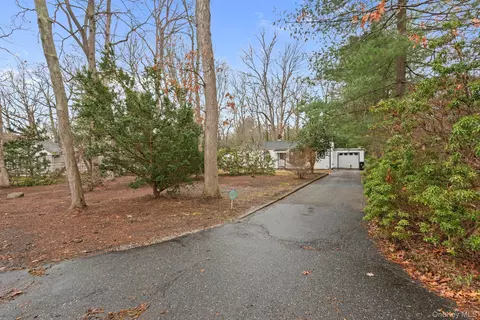33 Oleander Dr, Northport, NY 11768