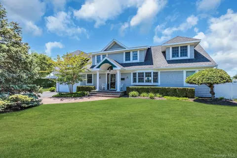 18 Beech Rd, Islip, NY 11751