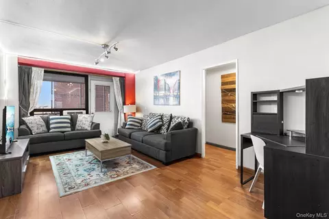 6125 98th St #9F, New York, NY 11374