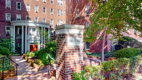 118-11 84th Ave #301, New York, NY 11415