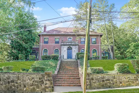 12 Silver Lake Rd, Staten Island, NY 10301