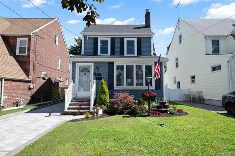 408 Wellington Rd, Mineola, NY 11501