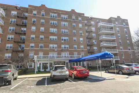 86-11 151st Ave #2J, New York, NY 11414
