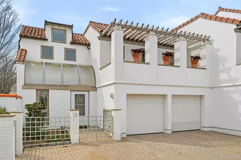 13 Kassel Ct, Mamaroneck, NY 10543