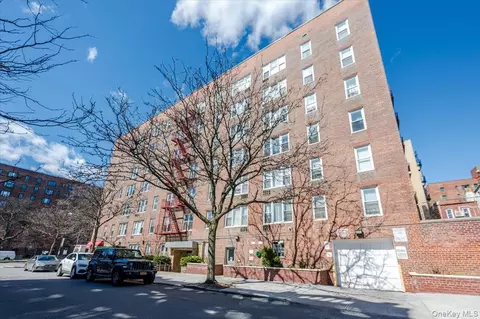 1332 Metropolitan Ave #4K, New York, NY 10462