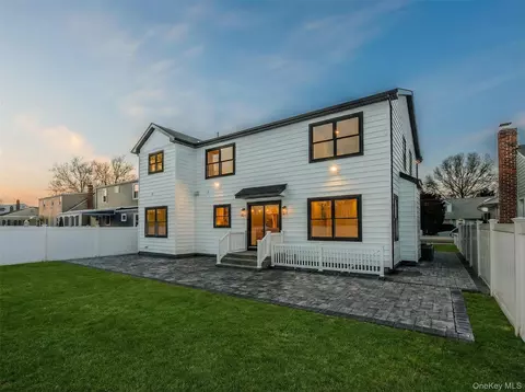 3860 Hudson Ave, Seaford, NY 11783