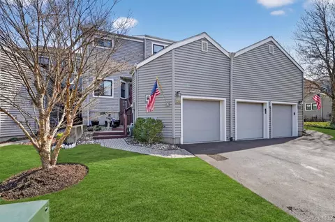 155 Club Ct, Ossining, NY 10562