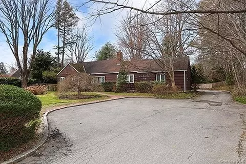 45 Weir Ln, Locust Valley, NY 11560