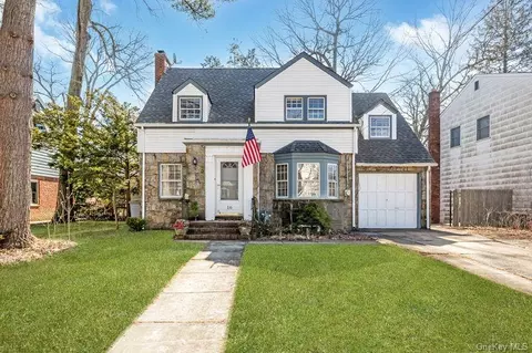16 Margaret Blvd, Merrick, NY 11566