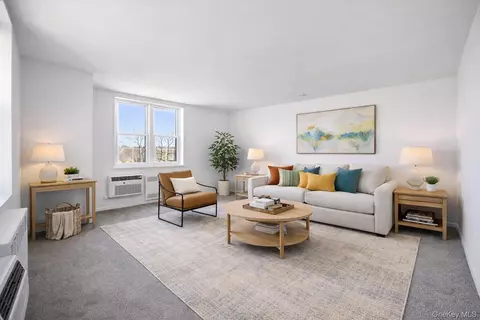 50-22 40th St #4D, New York, NY 11104
