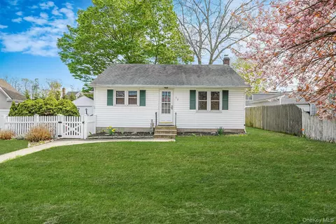 12 Virginia St, Centereach, NY 11720
