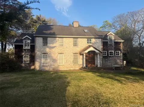 133 Seaman Ave, Bayport, NY 11705