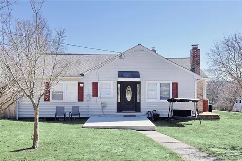 35 Mid Oaks St, Monroe, NY 10950