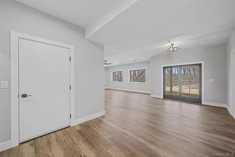 Entry Way - 93 York Rd S, Wallkill, NY 12721 photo 4 of 4