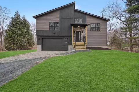 Exterior - 93 York Rd S, Wallkill, NY 12721 photo 7 of 9