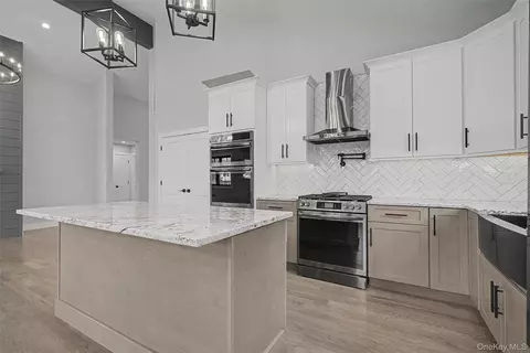 Kitchen - 93 York Rd S, Wallkill, NY 12721 photo 3 of 5